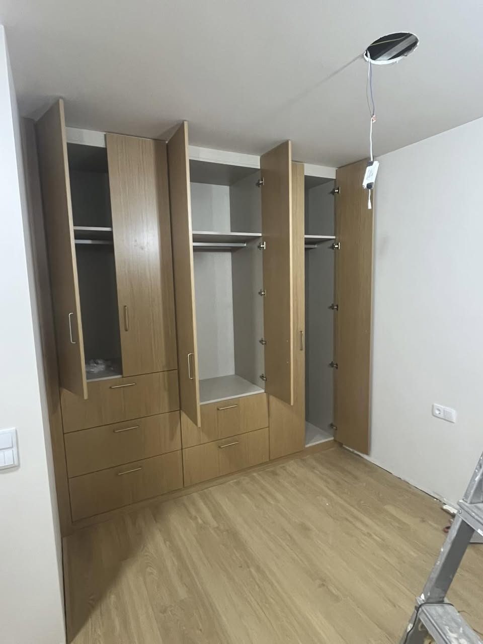 Roupeiro e portas interiores em carvalho composto, fotografia 4